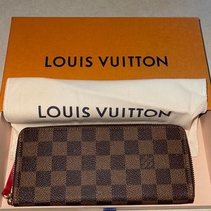 Authentic Louis Vuitton Wallet!! Rarely used!!